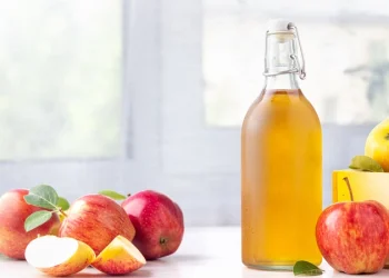 درمان ریزش مو با سرکه سیب